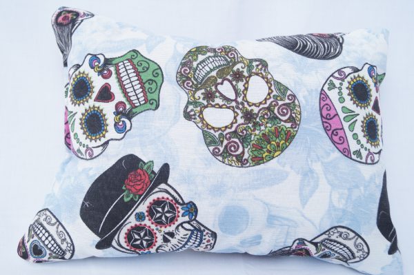 💀 Tanis Lavender Pillow – Soft Lavender Pillow with Gothic Skull Motif