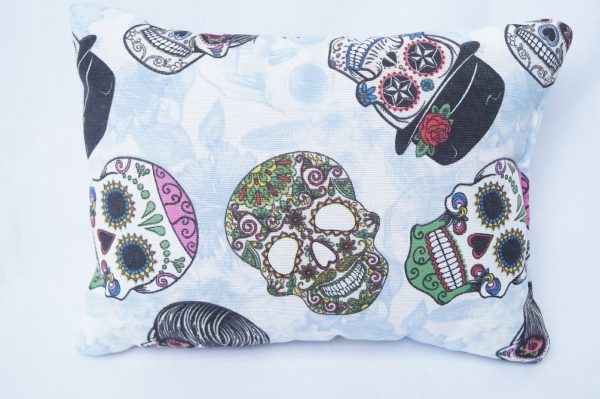 💀 Tanis Lavender Pillow – Soft Lavender Pillow with Gothic Skull Motif