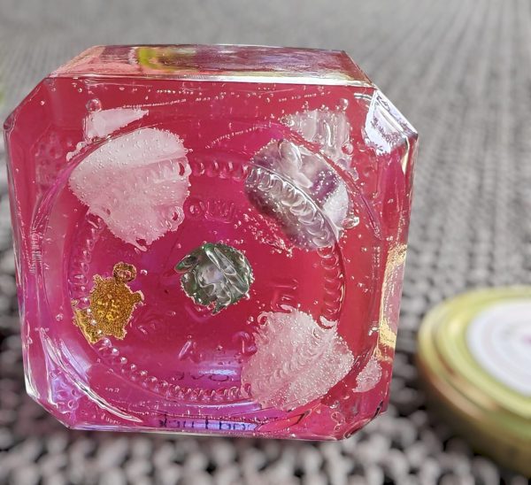 🕯️ Candle for luck and love – with rose quartz, amethyst, and clear quartz ✨💖