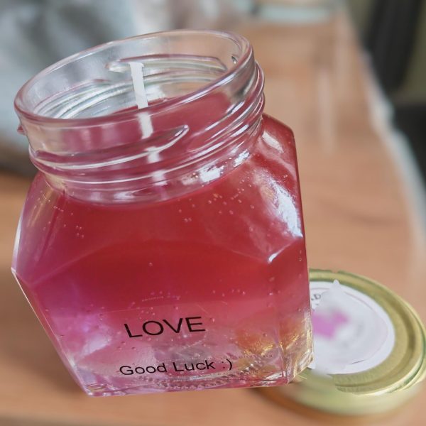 🕯️ Candle for luck and love – with rose quartz, amethyst, and clear quartz ✨💖