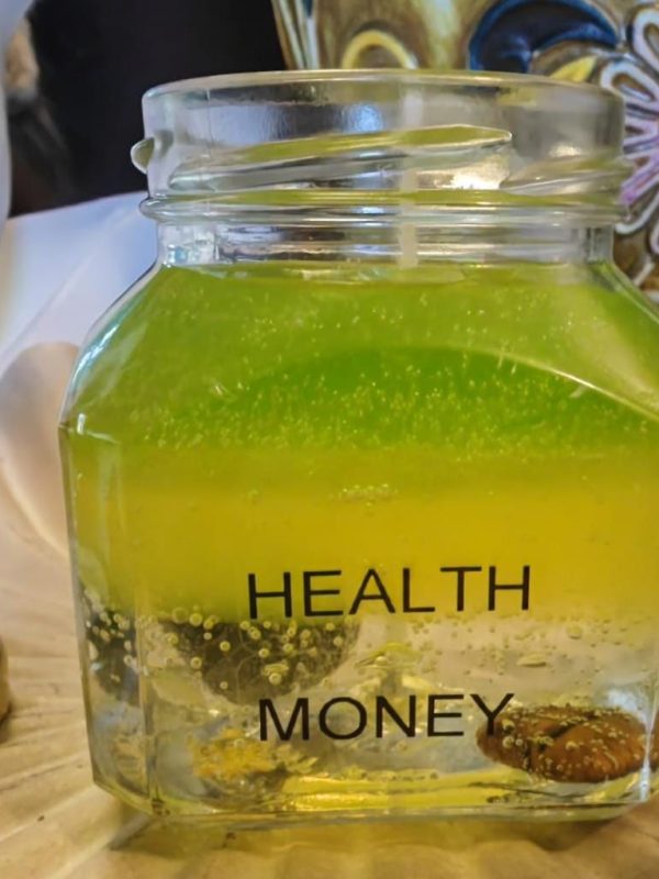 🕯️ Health and Abundance Candle – with Labradorite and Tiger's Eye