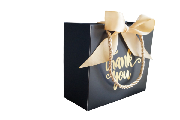 🖤 Elegant Black Gift Bag – For 1 to 2 Candles