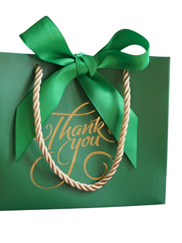 💚 Elegant Green Gift Bag – For 1 to 2 Candles