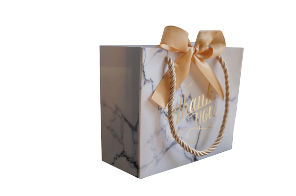 🤍 Elegant White Gift Bag – For 1 to 2 Candles