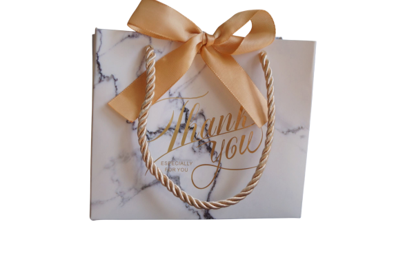 🤍 Elegant White Gift Bag – For 1 to 2 Candles