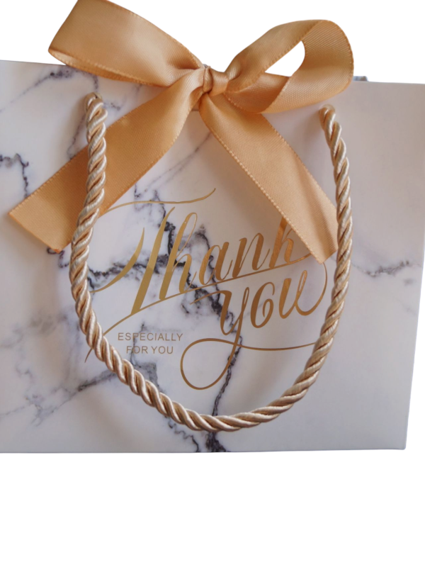 🤍 Elegant White Gift Bag – For 1 to 2 Candles