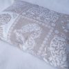 Lavender Pillow Amore Granate – Bordeaux-colored decorative pillow with lavender