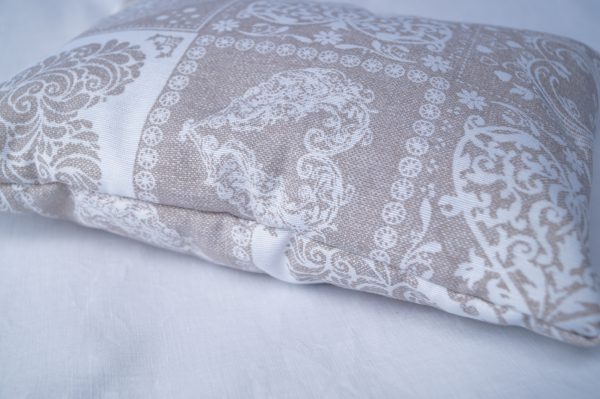 Lavender Pillow Amore Granate – Bordeaux-colored decorative pillow with lavender