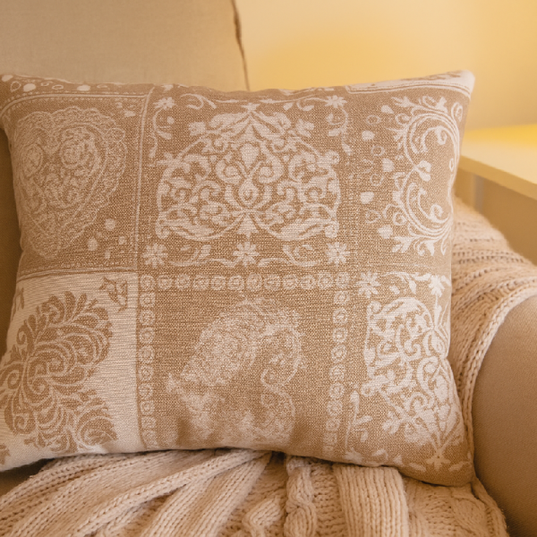 Lavender Pillow Amore Granate – Bordeaux-colored decorative pillow with lavender