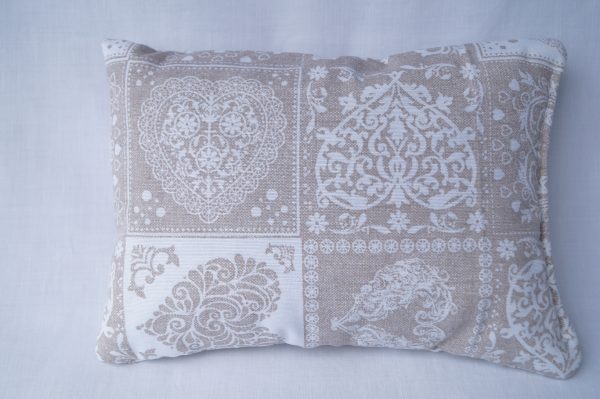 Lavender Pillow Amore Granate – Bordeaux-colored decorative pillow with lavender