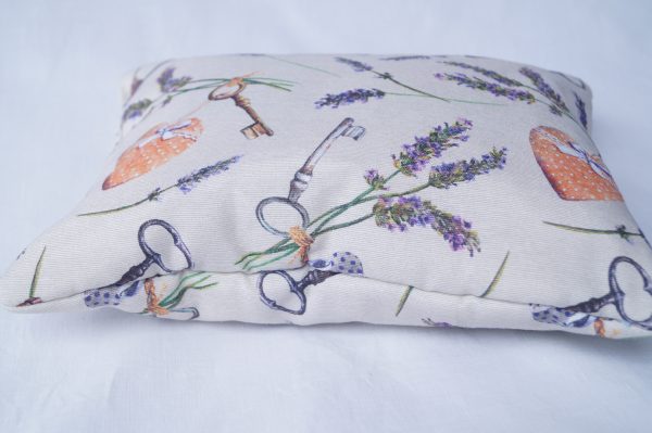 💜 Claudia Lavender Pillow – Elegant Scented Pillow for Relaxation and Well-Being
