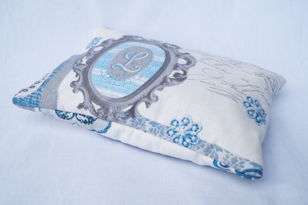 💙 Nostalgic Blue Lavender Pillow – Cozy Scented Pillow with a Vintage-Inspired Design